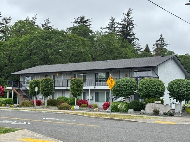 Building Photo - Pinegar Manor