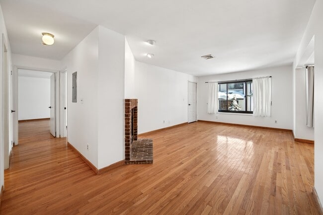 Building Photo - 1491 John St