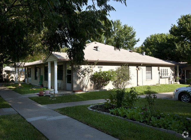 Primary Photo - Eberthart Place Rental