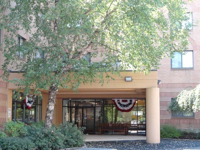 Building Photo - Heritage Commons Retirement Community Rental