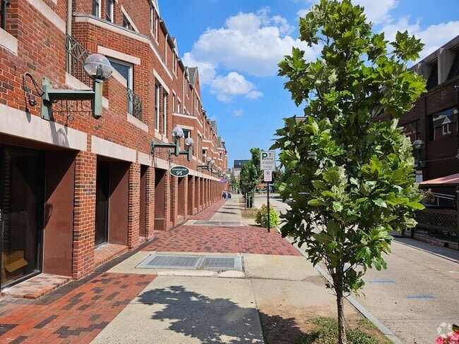 Building Photo - 95 Audubon St Rental