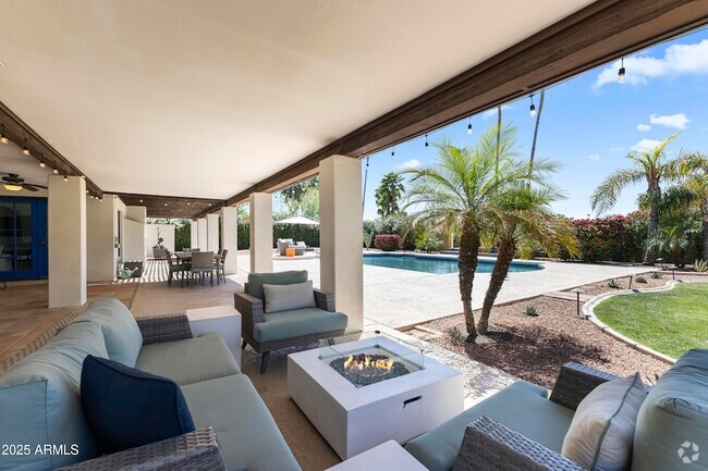 Building Photo - 7363 E Paradise Dr Rental