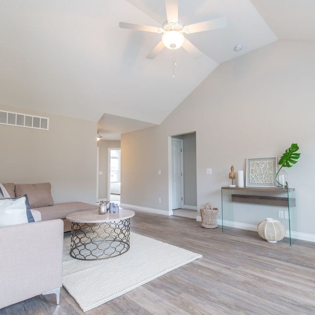 Woodland Hills Villas Apartments Sylvania, Ohio 1 unit available