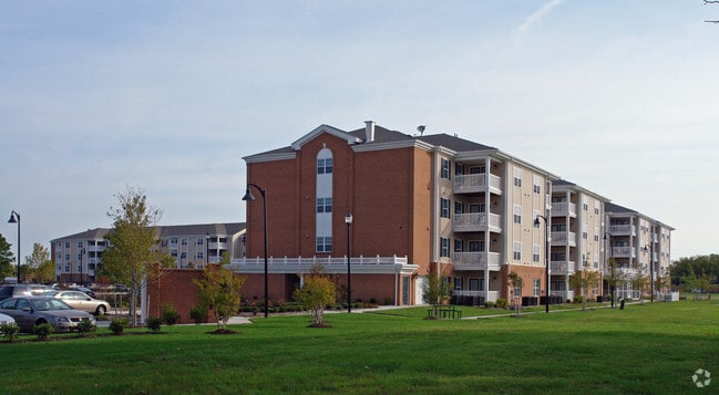 Building Photo - Somerset at Town Center Rental
