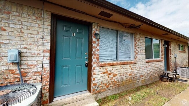 Building Photo - 213 Ehlinger Dr Rental
