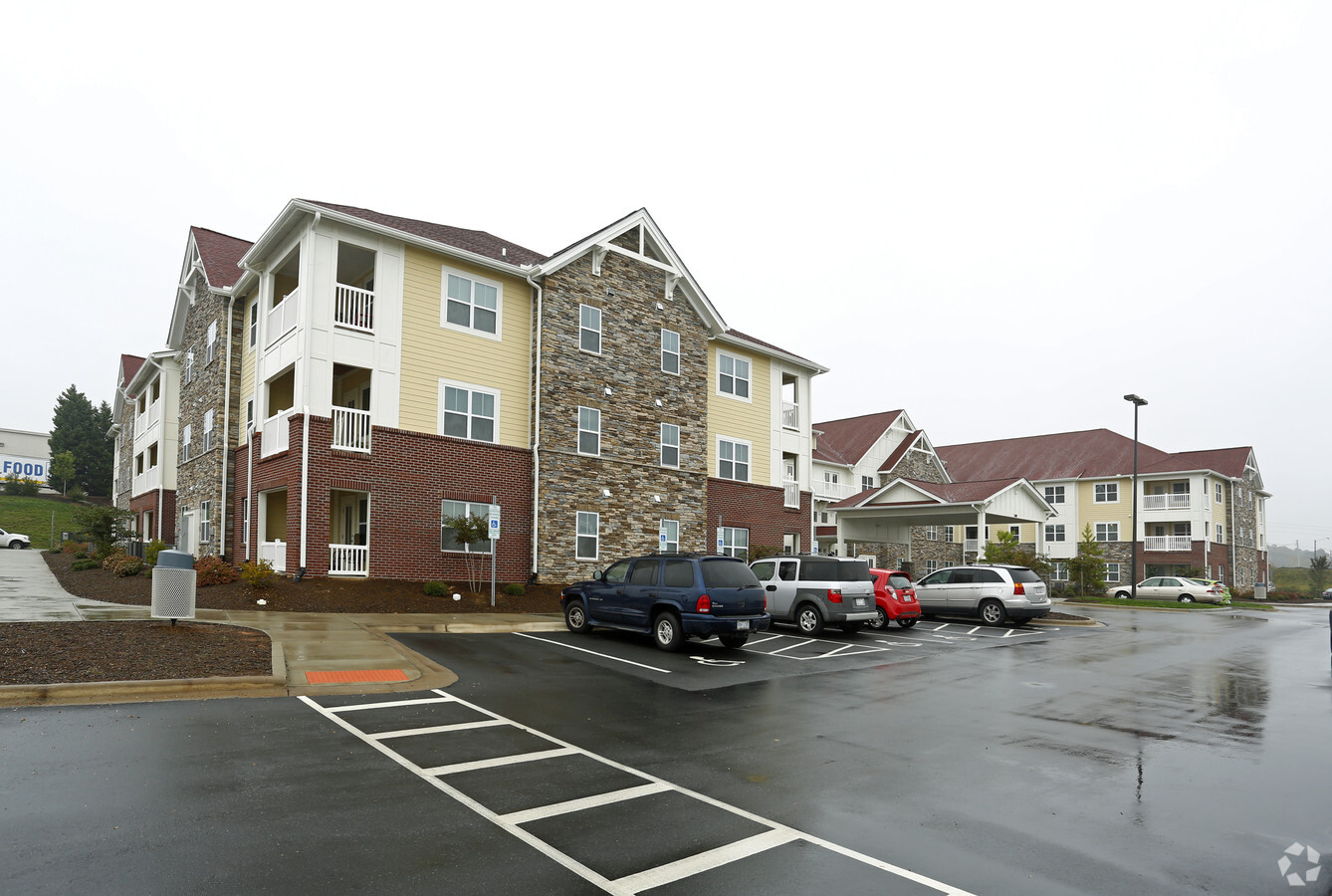 Poplar Crossing Commons - Poplar Crossing Commons Apartments