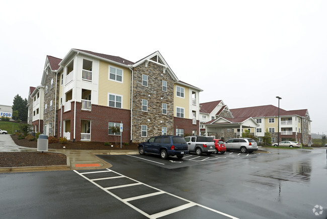 Building Photo - Poplar Crossing Commons Rental