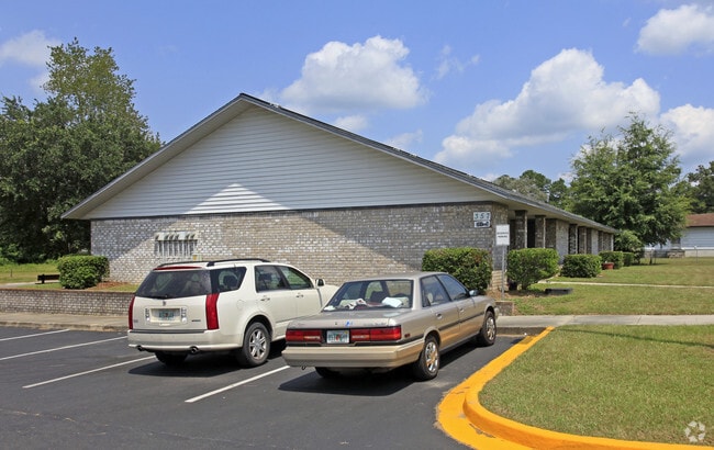 Building Photo - Cambridge Manor Rental