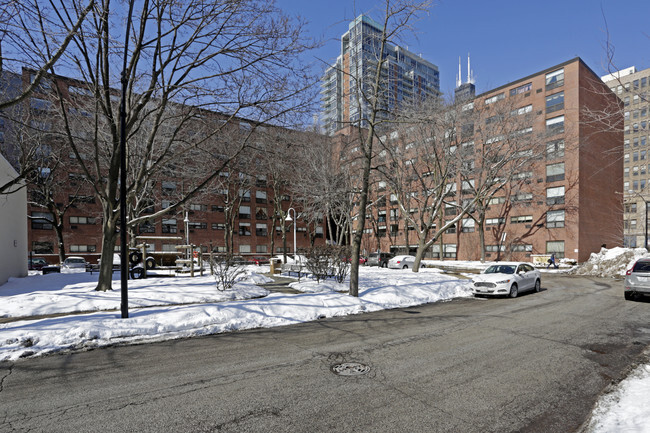 Oaks Dearborn Park - Oaks Dearborn Park Apartments