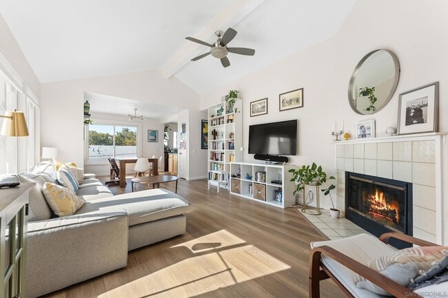 Photo - 1957 Diamond St Condo