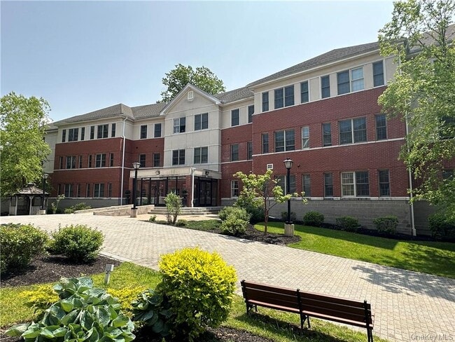 Building Photo - 77 Quaker Ave