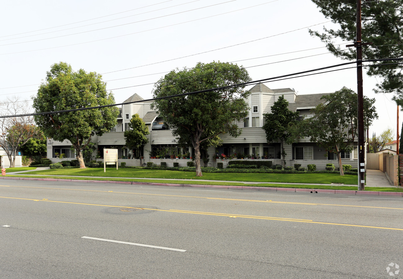 Orchid Gardens - Orchid Gardens Apartments