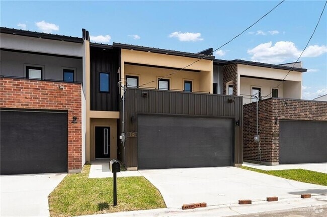 Building Photo - 912 Bicentennial Blvd Rental