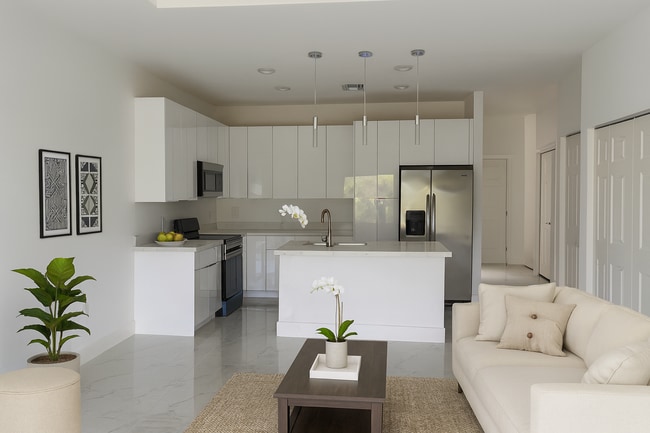 Building Photo - 729 Lamar St E