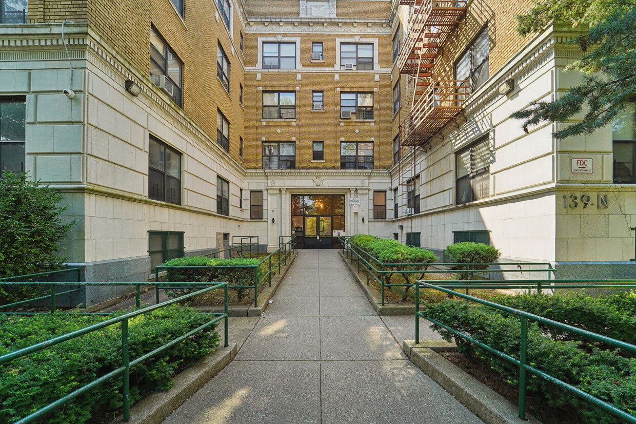 Floor Plan - 61 N Arlington Avenue - 4D