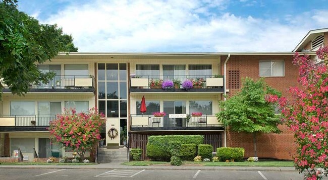 Building Photo - South Roanoke Apartment Village