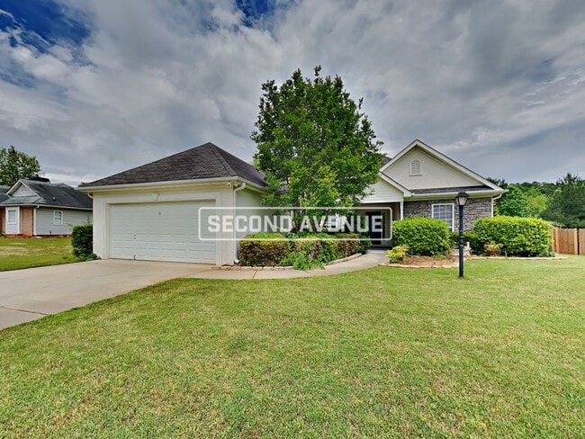 Building Photo - 661 Morningside Dr N