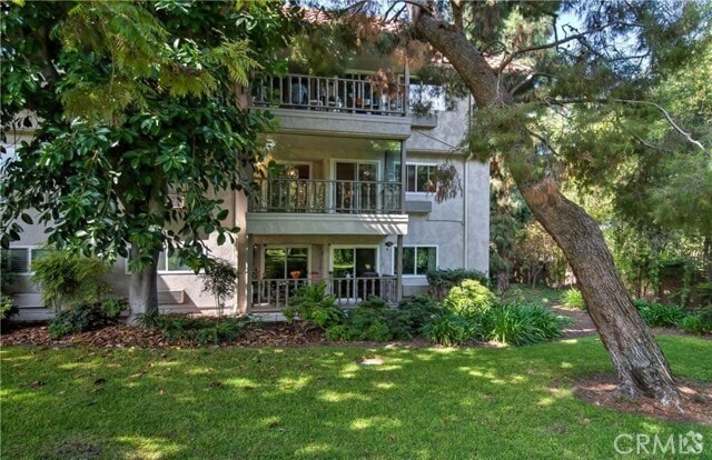Building Photo - 2405 Via Mariposa W Rental