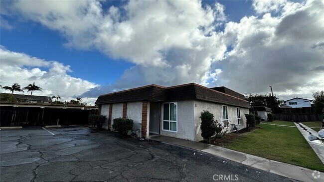 Building Photo - 2312 Santa Ana Ave Rental