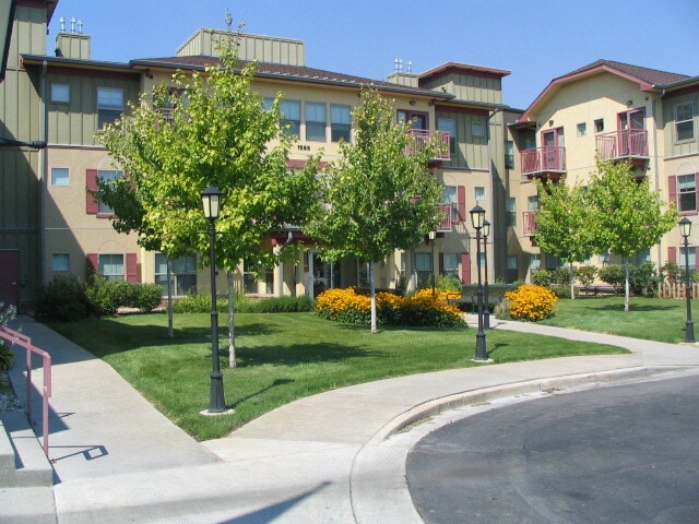 Building Photo - Willow Glen Senior