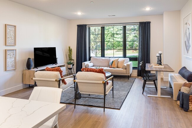 A welcoming space for relaxation and everyday living. - Fulton Landing Rental