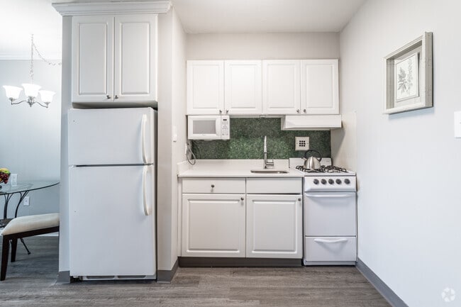 Interior Photo - The York House 55 Plus Rental