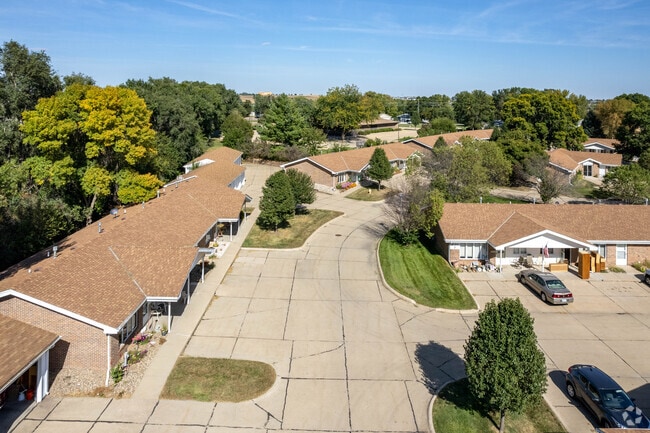 Building Photo - Four Seasons Community Rental