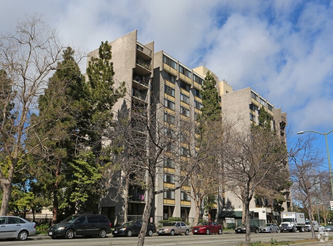 Oak Center Towers - Oak Center Towers Apartments