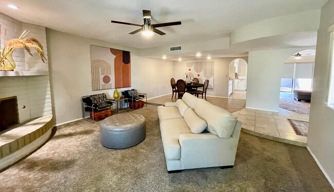 Building Photo - 2434 N Shade Tree Cir