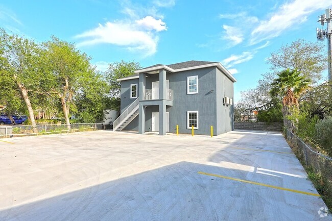 Building Photo - 1215 Bustamante St Rental