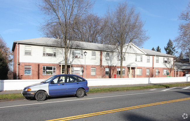 Primary Photo - Wiltwyck Gardens Rental