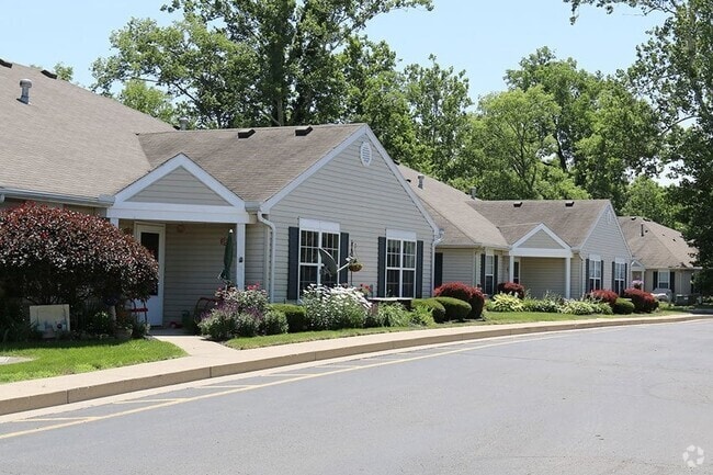 Building Photo - CREEKSIDE VILLAS Rental