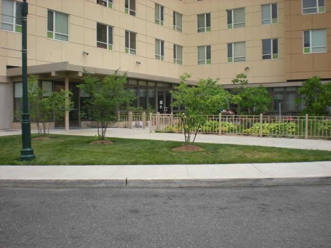 Garden Entrance - Garito Manor 62 and Older Apartments