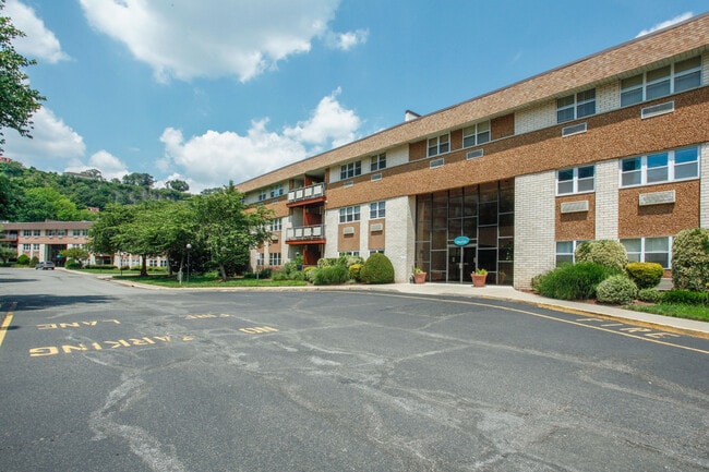 Photo - 1111 River Rd Unit #F-15 Apartment