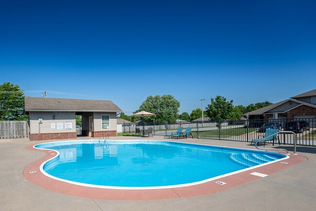 Building Photo - Oakwood Heights Townhomes