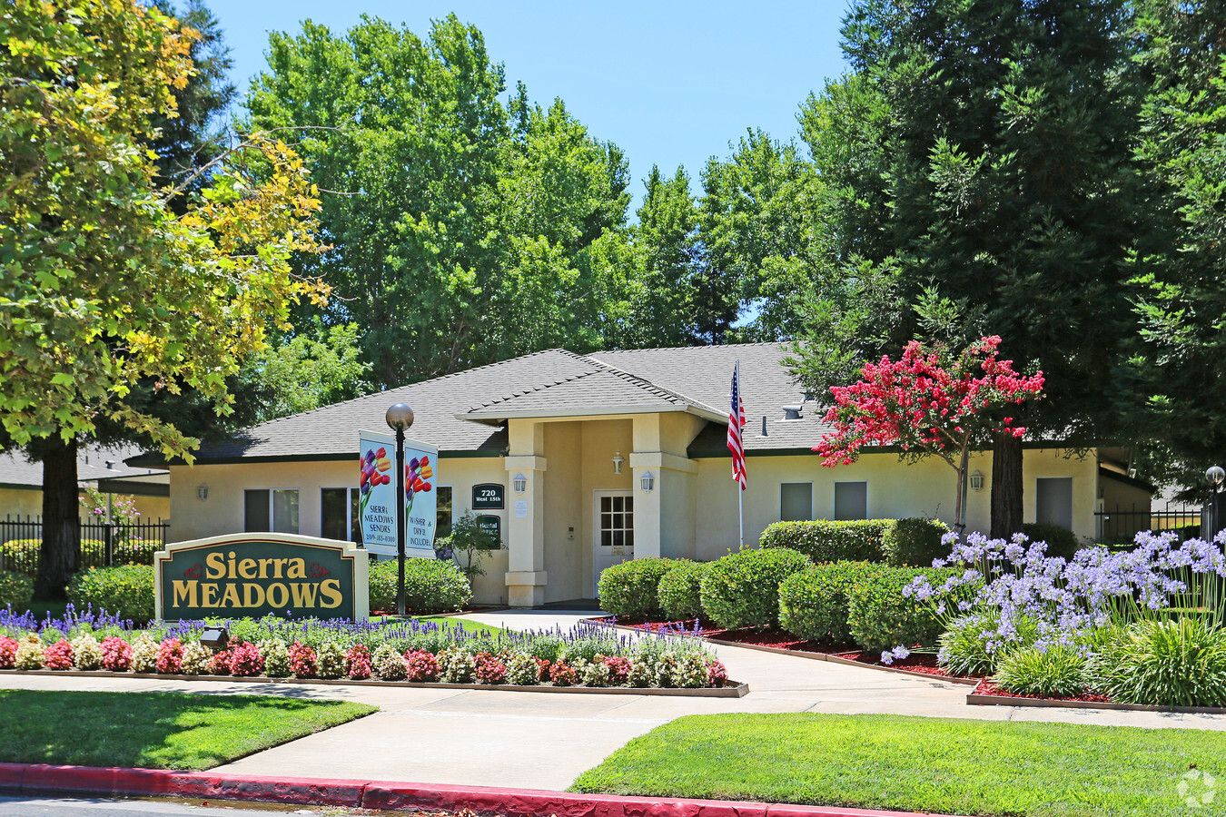 Sierra Meadows - Sierra Meadows Apartments