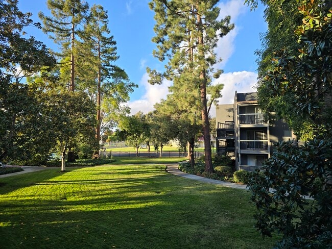 Building Photo - Victoria Gardens Rental