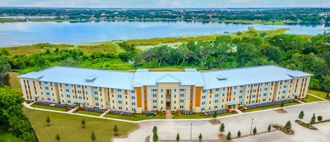 Building Photo - Saunders Lakefront Living Rental