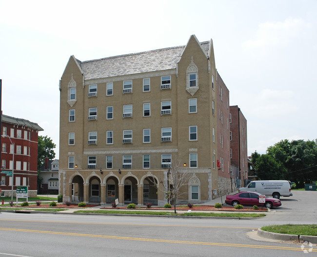 Building Photo - Emerson Manor Rental