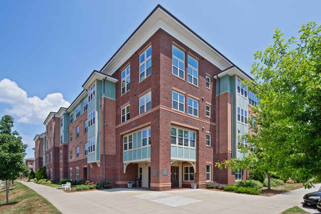 The Retreat at Renaissance - The Retreat at Renaissance Apartments