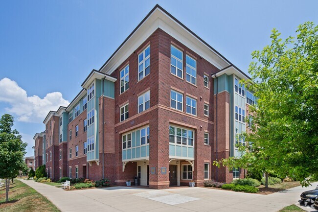 Building Photo - The Retreat at Renaissance Rental
