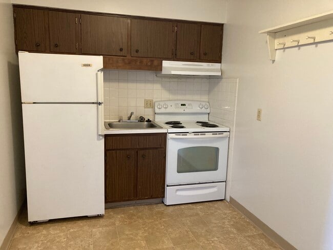 Building Photo - 554 Churchill Rd