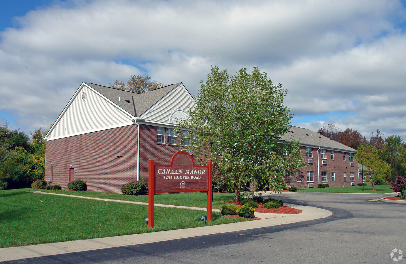 Canaan Manor - Canaan Manor Apartments