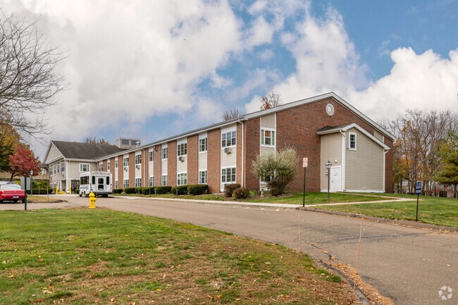 100 Red Cedar Rd Orange, CT 06477 - Silver Brook Estates