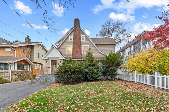 Building Photo - 23 2nd St