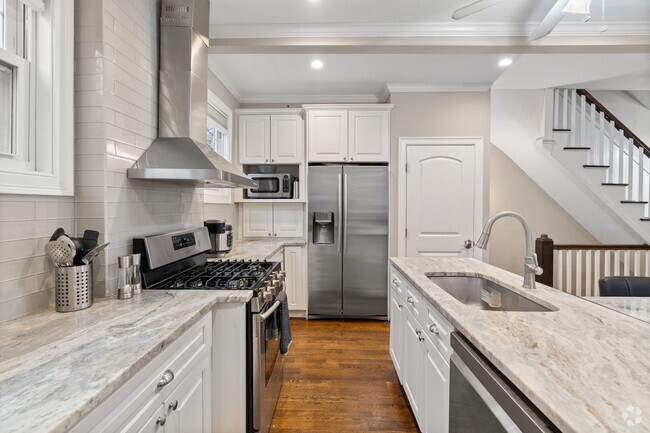 Building Photo - 12 Colebrook St Rental