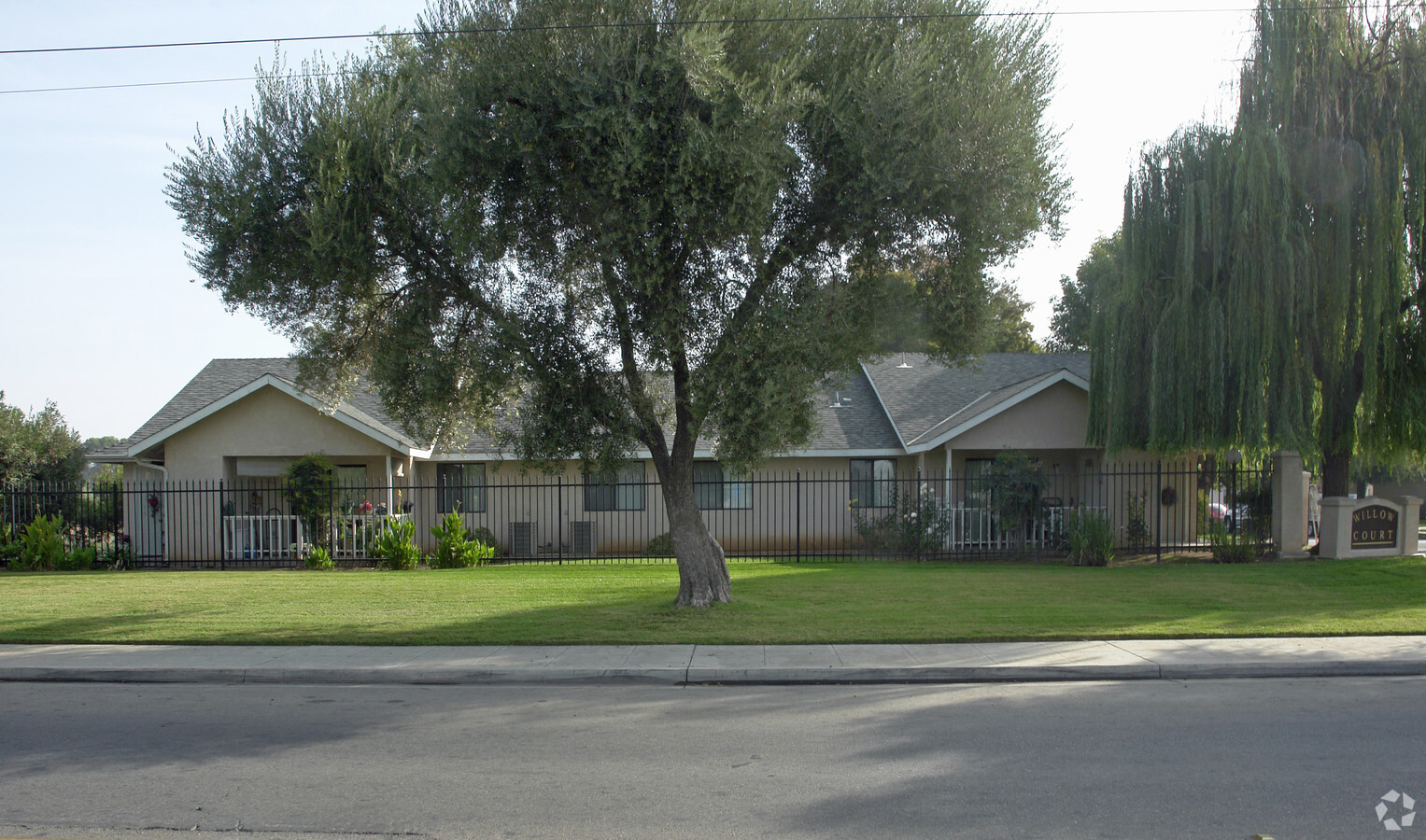 Willow Court - Willow Court Apartments