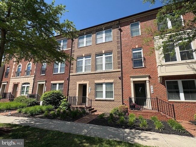 Photo - 233 Parkview Ave Townhome
