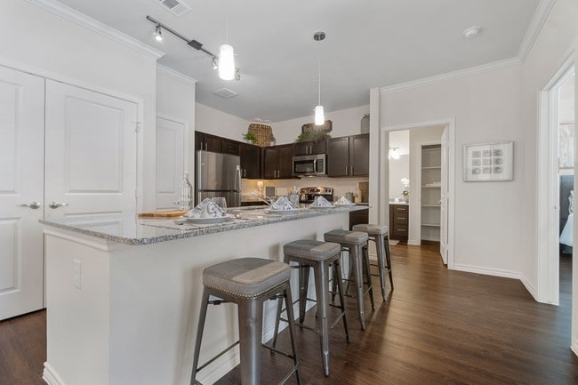 Auberge of Burleson - Auberge of Burleson Apartments