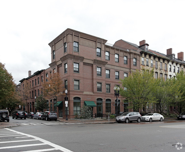 Primary Photo - Anna Bissonnette House